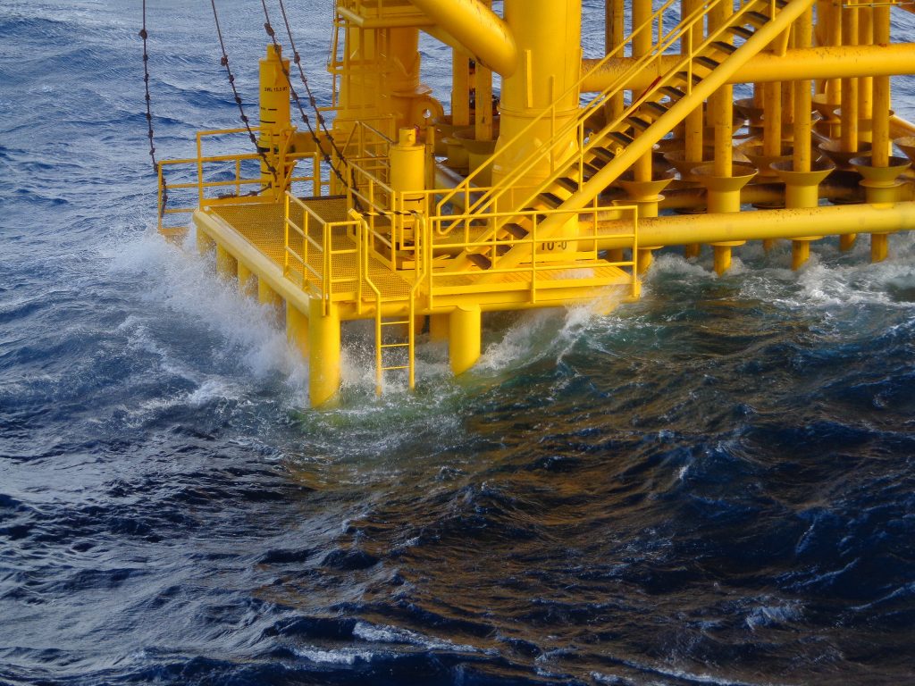 shutterstock_284167649 Oil Rig, ShutterStock licenced